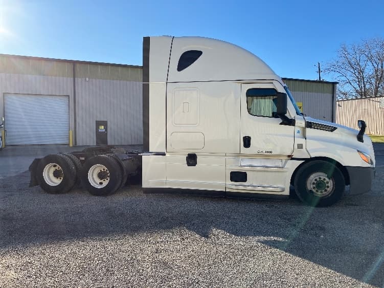 2022 Freightliner Cascadia — photo 8