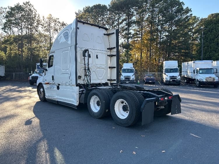 2022 Freightliner Cascadia — photo 5
