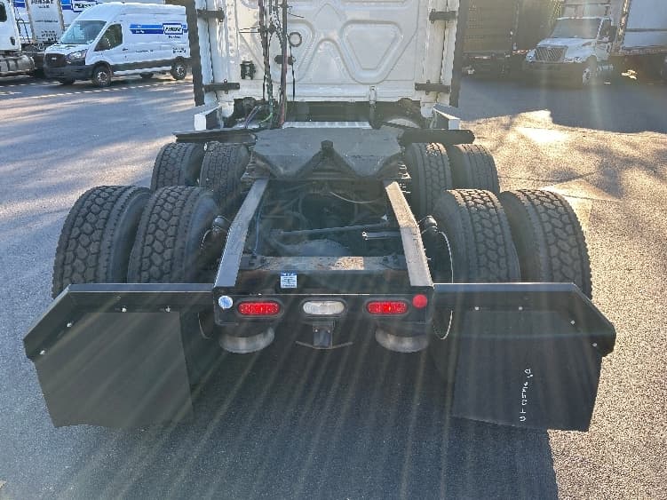 2022 Freightliner Cascadia — photo 6