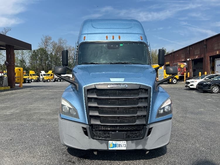 2022 Freightliner Cascadia — photo 2