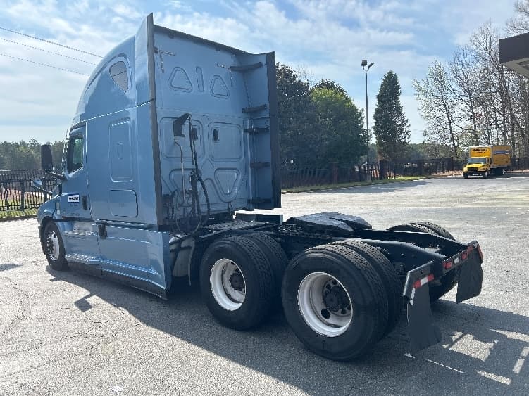 2022 Freightliner Cascadia — photo 5