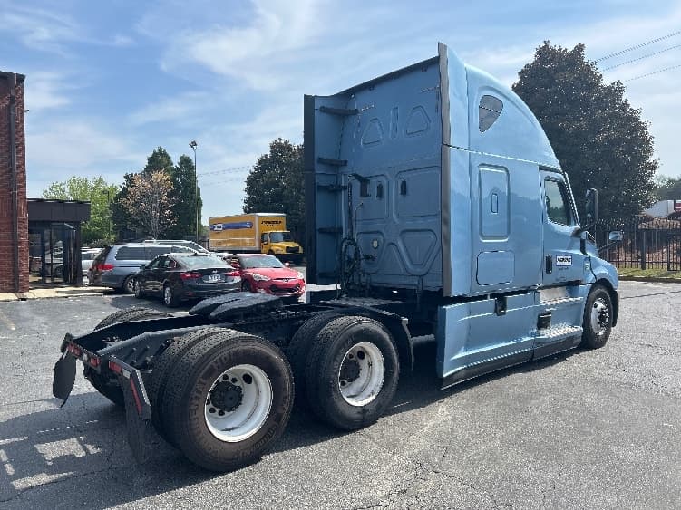 2022 Freightliner Cascadia — photo 7