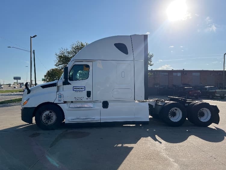 2022 Freightliner Cascadia — photo 4