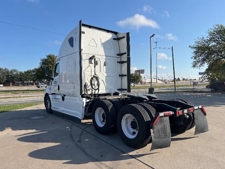 2022 Freightliner Cascadia — photo 5