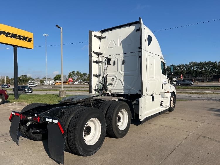 2022 Freightliner Cascadia — photo 7