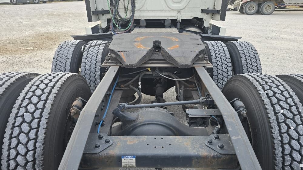 2022 Freightliner Cascadia — photo 6