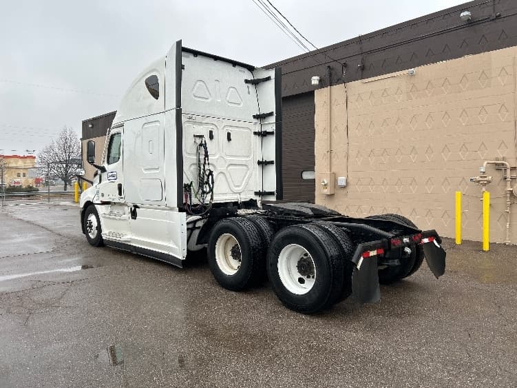 2022 Freightliner Cascadia — photo 5