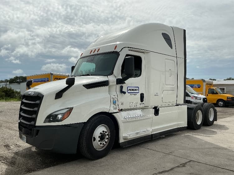 2022 Freightliner Cascadia — photo 3