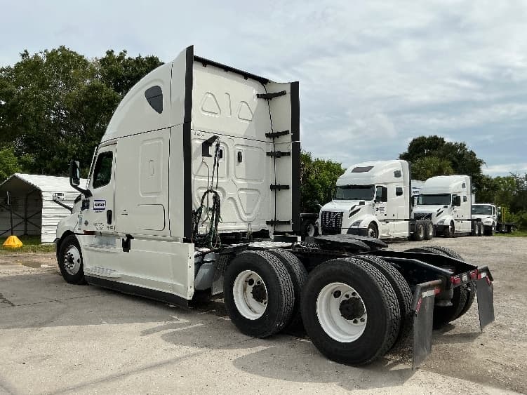 2022 Freightliner Cascadia — photo 5