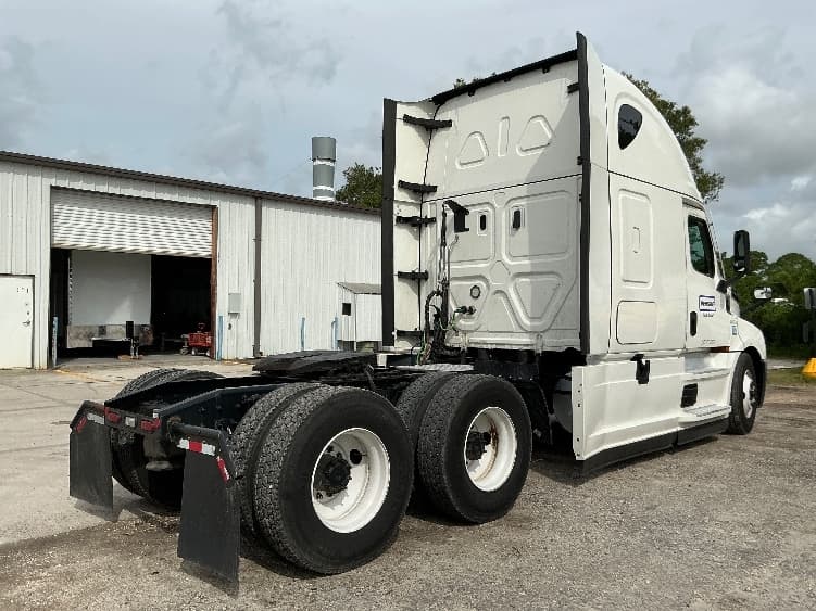 2022 Freightliner Cascadia — photo 7