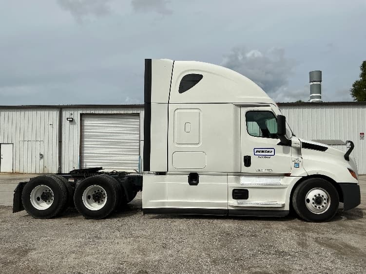 2022 Freightliner Cascadia — photo 8