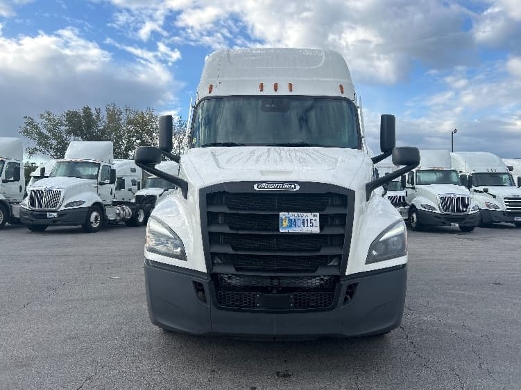 2022 Freightliner Cascadia — photo 2