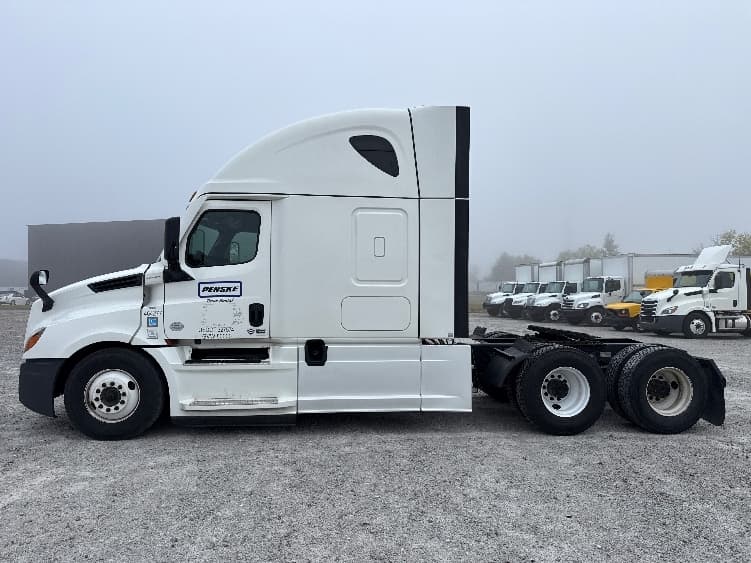 2022 Freightliner Cascadia — photo 4