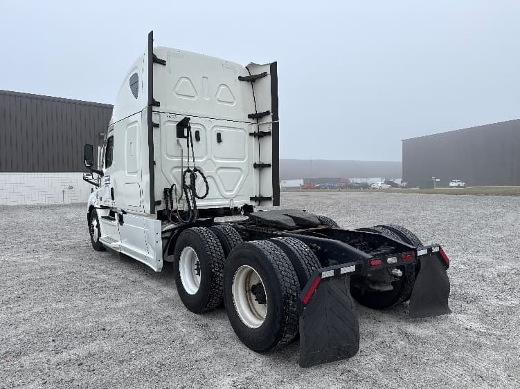 2022 Freightliner Cascadia — photo 5