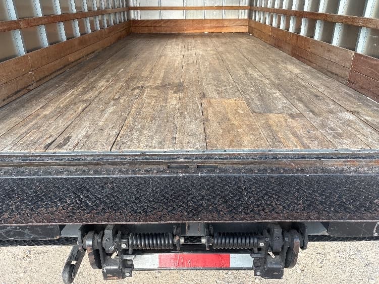 2022 Isuzu NRR — photo 10