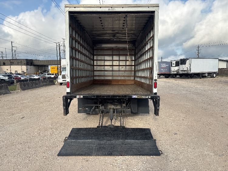 2022 Isuzu NRR — photo 9