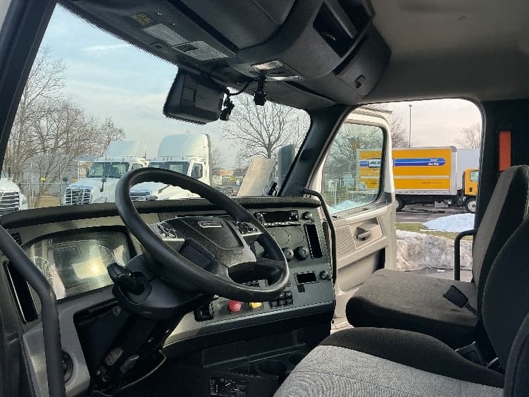 2022 Freightliner Cascadia — photo 10