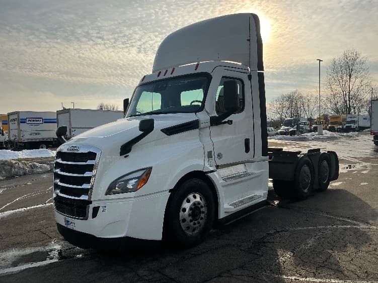 2022 Freightliner Cascadia — photo 3