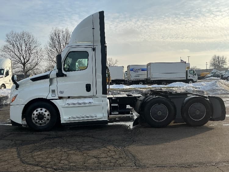 2022 Freightliner Cascadia — photo 4