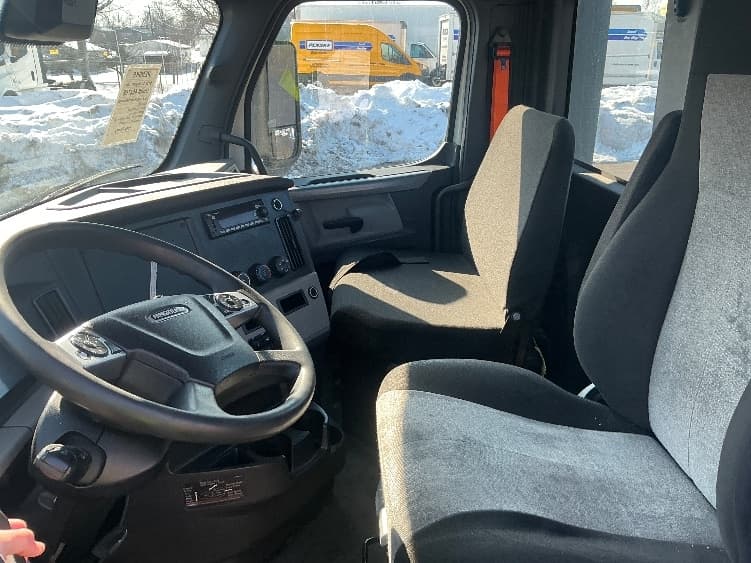 2022 Freightliner Cascadia — photo 10