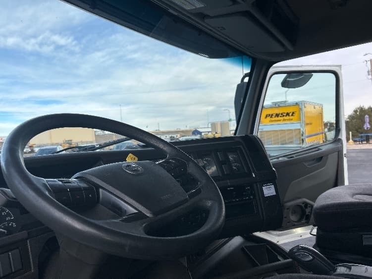 2023 Volvo VNL 760 — photo 10