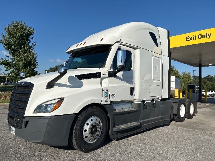2022 Freightliner Cascadia — photo 3