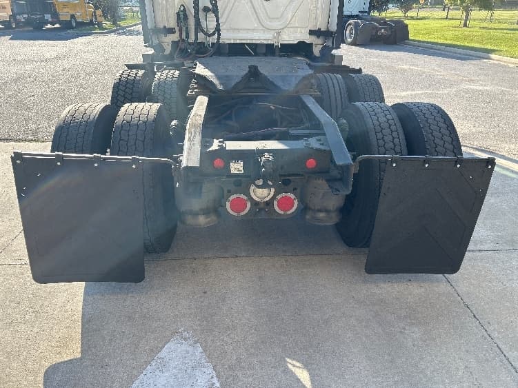 2022 Freightliner Cascadia — photo 6