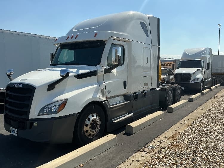 2022 Freightliner Cascadia — photo 3