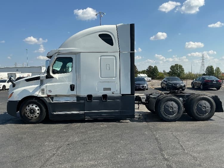 2022 Freightliner Cascadia — photo 4