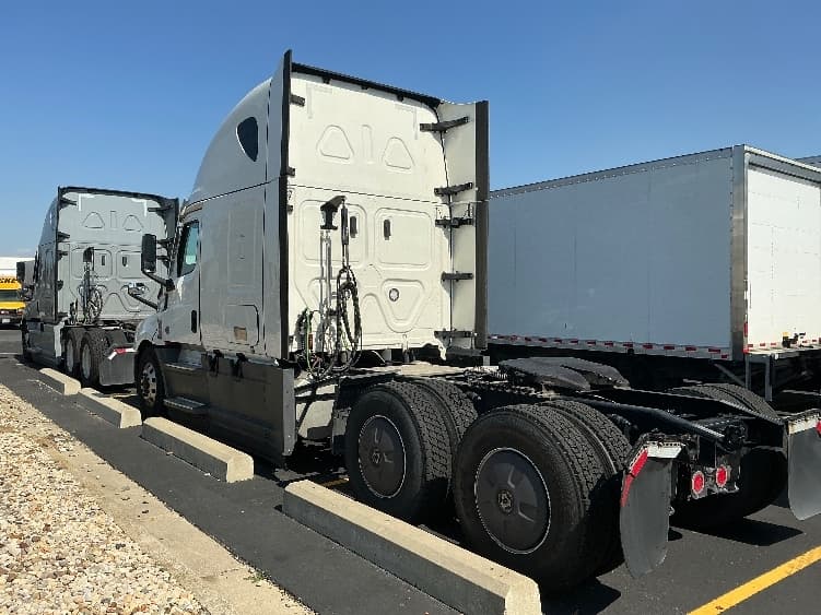 2022 Freightliner Cascadia — photo 5