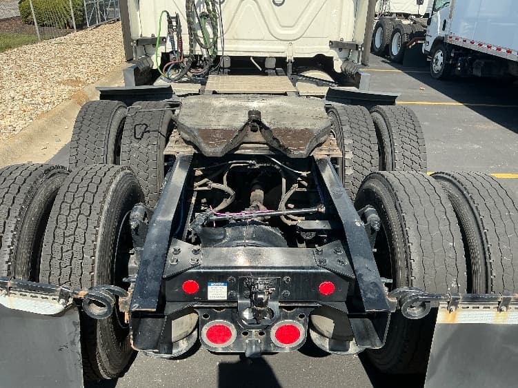 2022 Freightliner Cascadia — photo 6