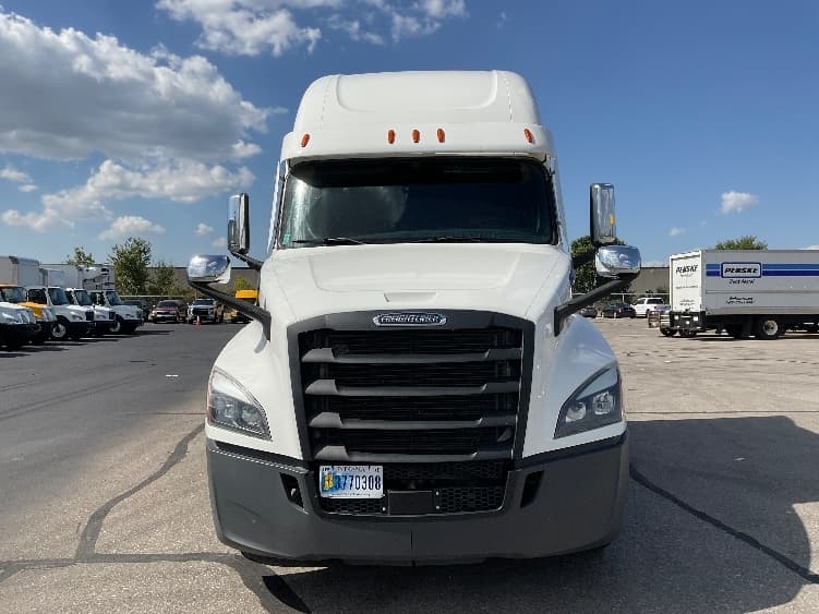 2022 Freightliner Cascadia — photo 2