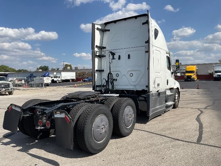 2022 Freightliner Cascadia — photo 7