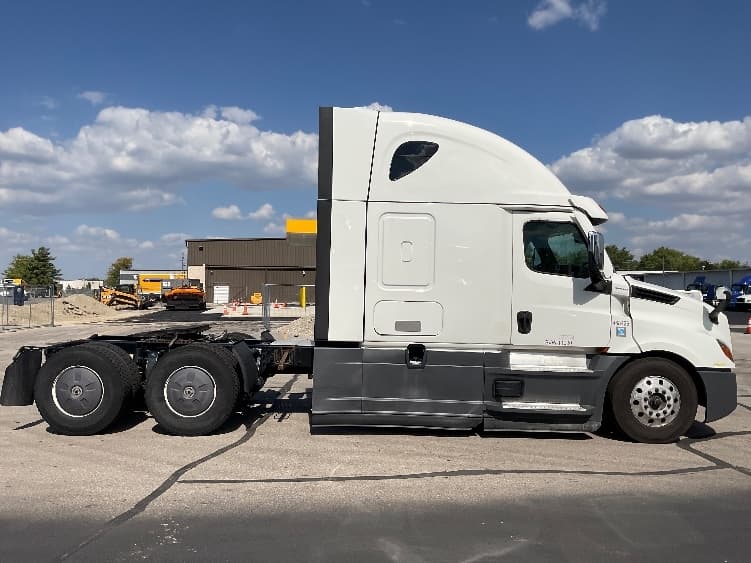 2022 Freightliner Cascadia — photo 8