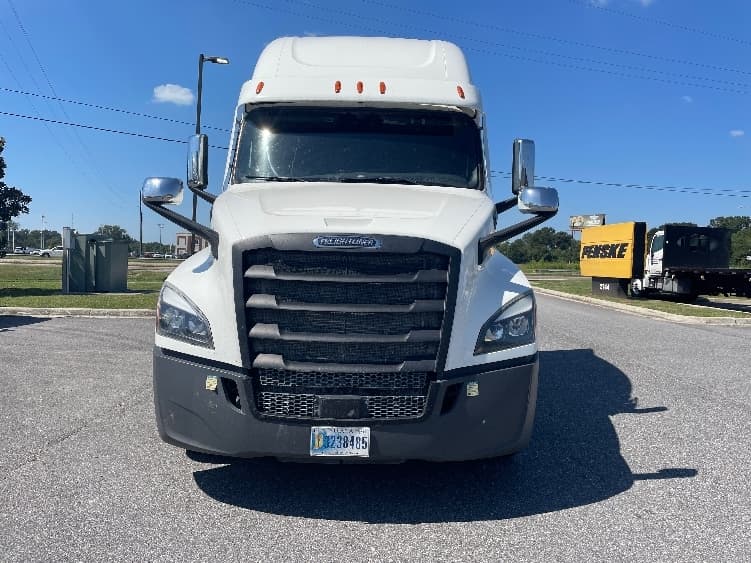 2022 Freightliner Cascadia — photo 2