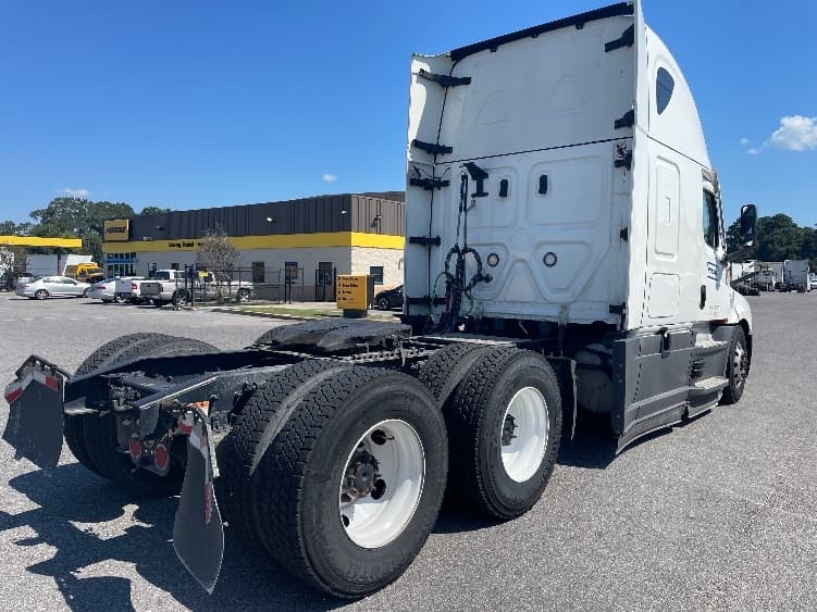 2022 Freightliner Cascadia — photo 7