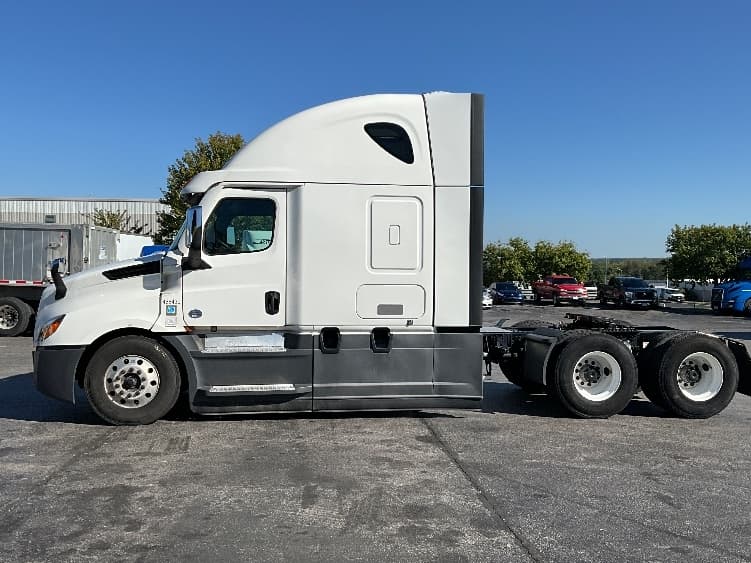 2022 Freightliner Cascadia — photo 4