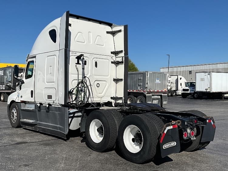 2022 Freightliner Cascadia — photo 5