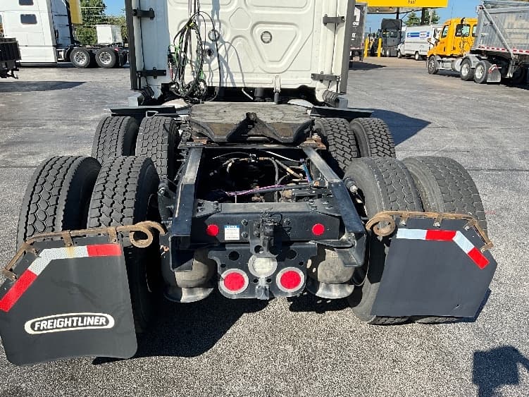 2022 Freightliner Cascadia — photo 6