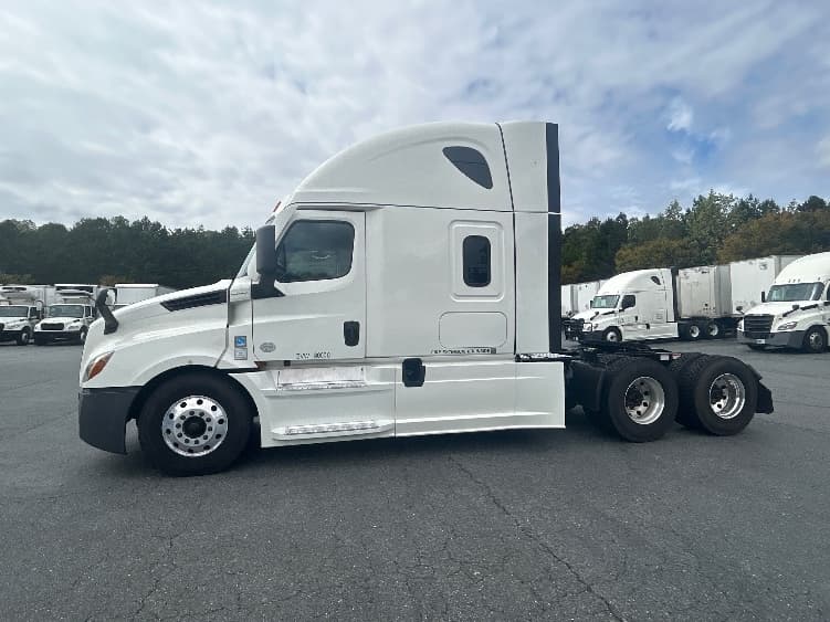 2022 Freightliner Cascadia — photo 4