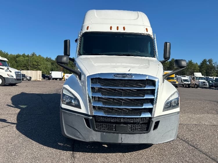 2022 Freightliner Cascadia — photo 2