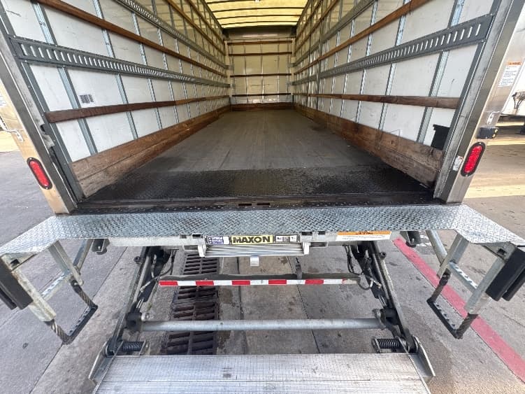 2022 Freightliner M2 106 — photo 10