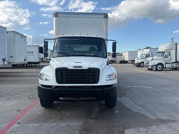2022 Freightliner M2 106 — photo 2
