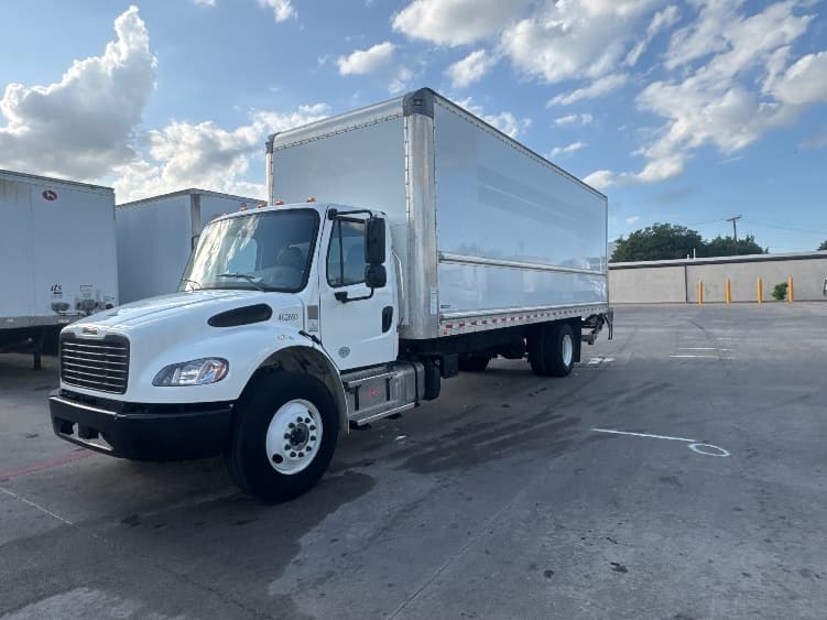 2022 Freightliner M2 106 — photo 3