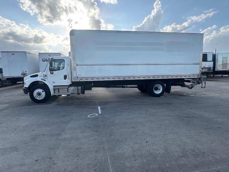 2022 Freightliner M2 106 — photo 4