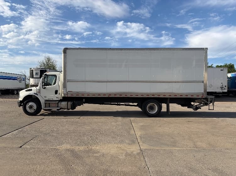 2022 Freightliner M2 106 — photo 4