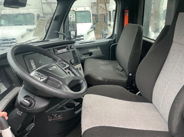 2022 Freightliner Cascadia — photo 10