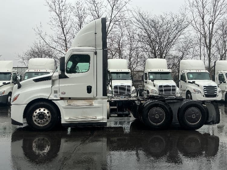2022 Freightliner Cascadia — photo 4