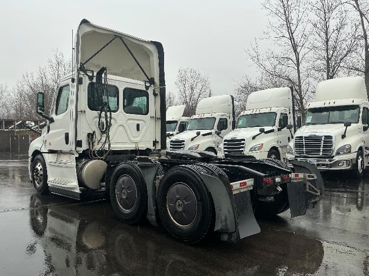 2022 Freightliner Cascadia — photo 5