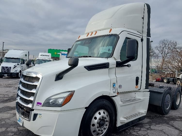 2022 Freightliner Cascadia — photo 3
